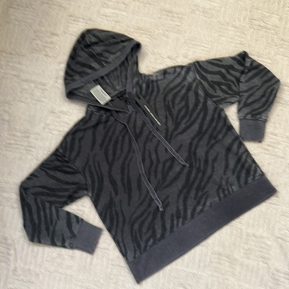 Jane & Delancey pullover hoodie, gray and black, New with tags, Size Small - Picture 5 of 16